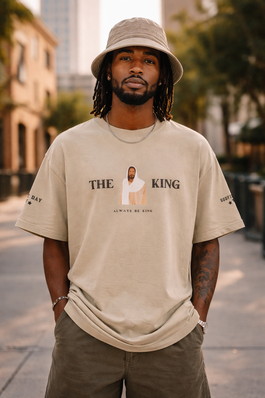 NEW!!! Godfidence The King Oversized faded t-shirt